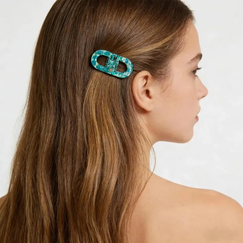 Maglix™ Invisible hold. Effortless style.